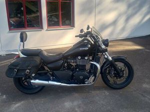 TRIUMPH THUNDERBIRD STORM