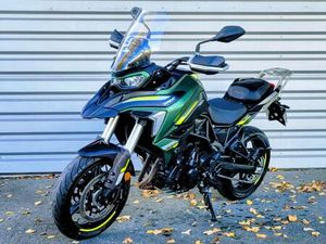 BENELLI TRK 702 2025 700 CM3 | MOTO TRAIL | 6 370 KM | VERT | 33000 BORDEAUX