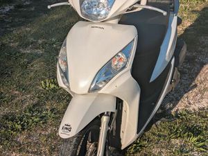 VENDS SCOOTER HONDA VISION 110