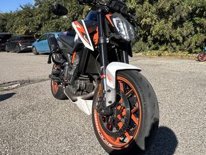 KTM 890 DUKE R