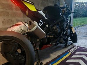 SUZUKI GSXR 1000 EXCLUSIVEMENT PISTE 6856 KM ( 2000 DE PISTE )