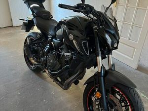 TRÈS BELLE YAMAHA MT07 PERMIS A2