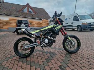 FANTIC XMF 125 MOTARD VOM VERTRAGSHÄNDLER