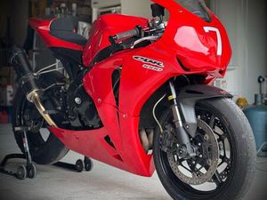 HONDA CBR 1000RR FIREBLADE PISTE