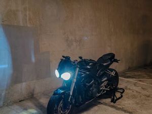 TRIUMPH STREET TRIPLE S A