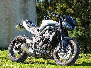 TRIUMPH STREET TRIPLE 765R
