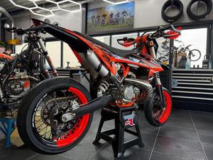② KTM 300 EXC TPI 2022 NIEUWSTAAT A2 SUPERMOTO SUPERMOTARD