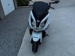 ② SCOOTER SYM GTS 125