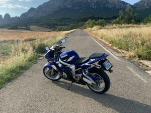 YAMAHA - R6