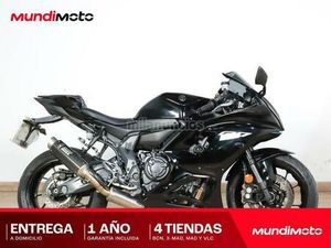 YAMAHA - R7
