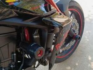 HONDA - CB 750 HORNET