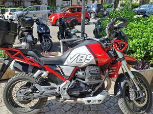 MOTO GUZZI V 85 TT EVOCATIVE GRAPHICS ROSSO