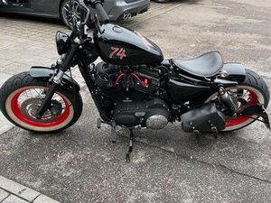 HARLEY DAVIDSON SPORTSTER 1200 BOBBER STYLE SCHWARZ/ROT