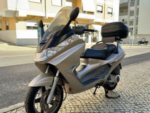 PIAGGIO X 8 200