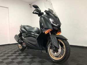 YAMAHA XMAX 250