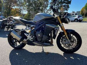 TRIUMPH SPEED TRIPLE 1200 RS
