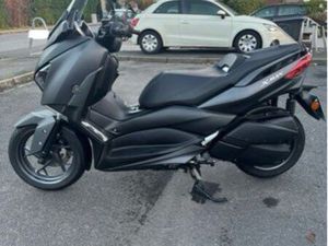 YAMAHA X-MAX 300 NOIR MAT ÉTAT NEUF