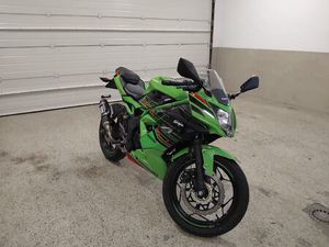 KAWASAKI NINJA 125 CM3,NOVO,SAMO 1.700 KM,PRVA REG.2025,TOOP, 2024 GOD.