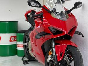 DUCATI PANIGALE V4 TOP ZUSTAND