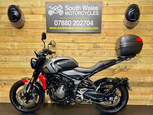 TRIUMPH TRIDENT 660 / 2021 MODEL / COVERED 11.5K MILES