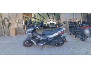 APRILIA SR GT 125 DEL 2022 USATO