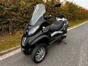 PIAGGIO MP3 400 MOTORROLLER SCHWARZ