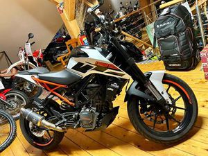KTM DUKE 125, SEHR GEPFLEGT, OHNE WARTUNGSSTAU, WENIG KM