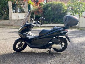 HONDA PCX 125 - SCOOTER FIÁVEL PARA O DIA A DIA AMADORA