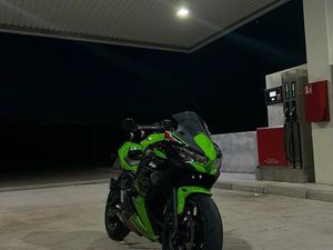 KAWASAKI NINJA 650 – BAUJAHR 2023 – A2-GEDROSSELT – TOP ZUSTAND