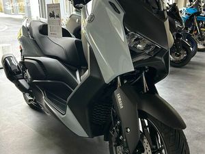 YAMAHA X-MAX 300 TECH MAX+, PŘEDVÁDĚCÍ | SAUTO.CZ