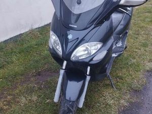 PIAGGIO X9 125 W BARDZO DOBRYM STANIE MOKRACZ