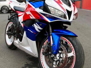 HONDA CBR 600 RR / PC 40