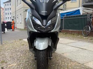 HONDA FORZA 125 WENIG KM TOP ZUSTAND