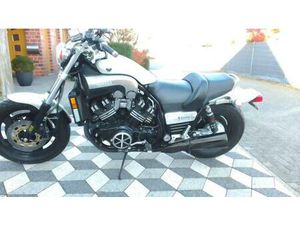 YAMAHA VMAX 1200