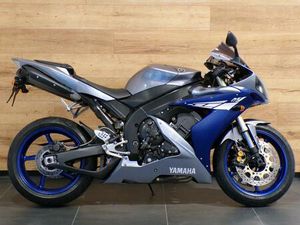 YAMAHA YZF-R1 RN12 / SEHR GEPFLEGT !