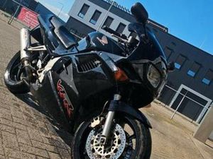 HONDA VFR 750 - KLASSIEKER! — MOTOREN | HONDA — MARKTPLAATS