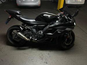 ZUM VERKAUF STEHT MEINE YAMAHA R7, JAHRGANG 2025, IN SCHWARZ CANTON ZURICH -