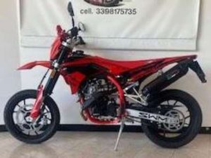 SWM SM 125 R CON SCARICO GPR - MY 25 - FINANZIABILE ROSSO