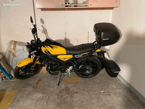 MOTO YAMAHA XSR