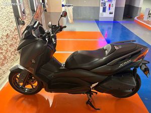 YAMAHA XMAX 300 BLACK – 2018 – 19 400 KM – EXCELLENT ÉTAT