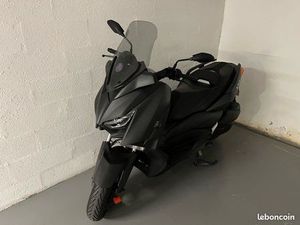 YAMAHA XMAX 300 BLACK – 2018 – 19 700 KM – EXCELLENT ÉTAT