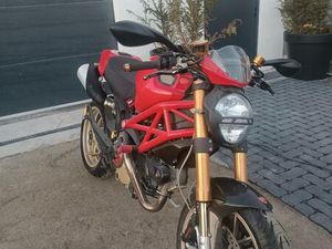 ② DUCATI MONSTER 1100S