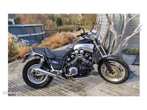 YAMAHA 1200 VMAX