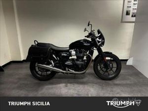TRIUMPH STREET TWIN 900