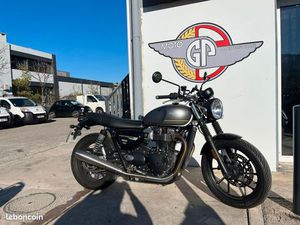 TRIUMPH STREET TWIN 900