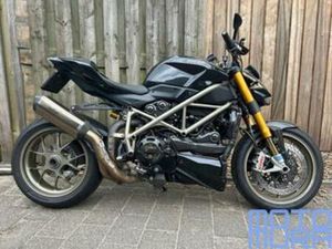 DUCATI STREETFIGHTER 1098S MET ÖHLINS, BREMBO, CARBON EN RE — MOTOREN | DUCATI — MARKTPLAATS