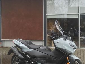 YAMAHA TMAX
