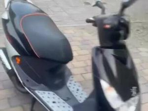 VIVACITY 2 TAKT MET GEEL KENTEKEN — SCOOTERS | PEUGEOT — MARKTPLAATS