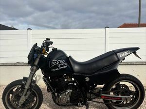 SUZUKI 600DR