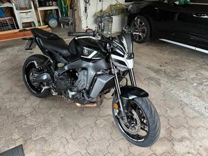 YAMAHA MT-09